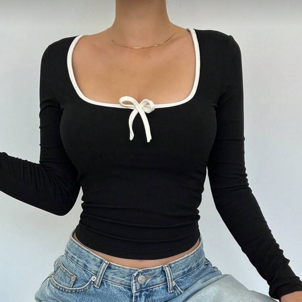 Black Long-Sleeve Scoop Neck Top with Contrast Trim